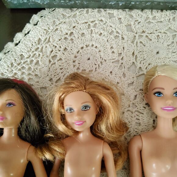 Mattel Barbie Doll Set of 3 Lot Barbie Skipper Stacie Pink Hair No Clothes - Picture 7 of 9